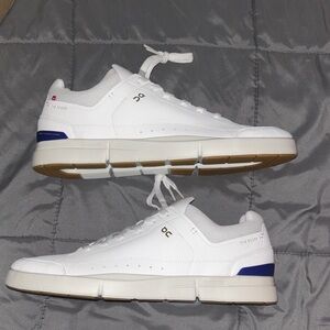 OC Rodger centre court  White Leather Low-Top Sneakers with Blue Heel Accent